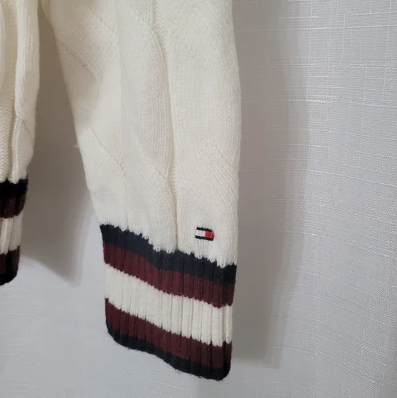 NWT Tommy Hilfiger Monogram Cable Cricket Sweater Large